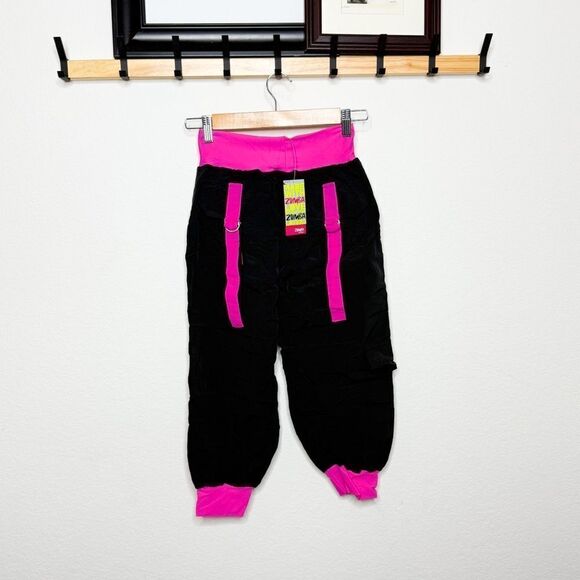 Zumba Wear NWT! Women's Stellar Cargo Capri Pants Black & Pink Size Small - Picture 3 of 7
